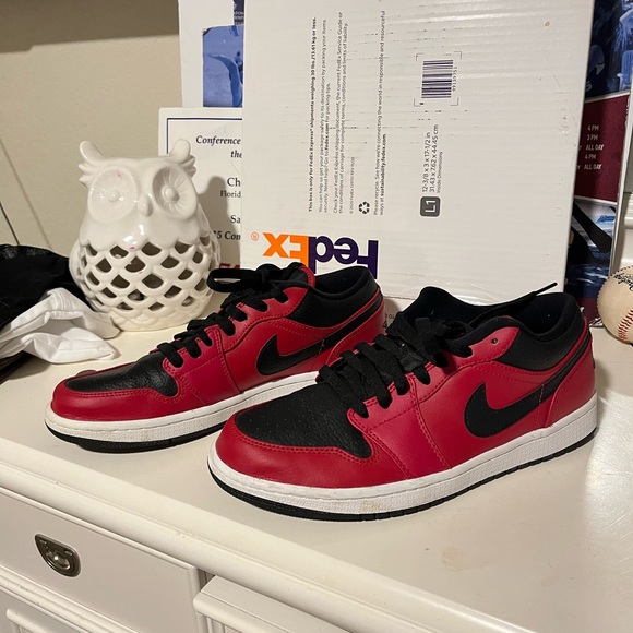 Jordan one retro black and red sneakers for sale - Picture 5 of 8